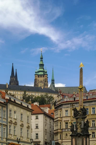 Utsikt över St. Vitus Cathedral tornet, Prag — Stockfoto