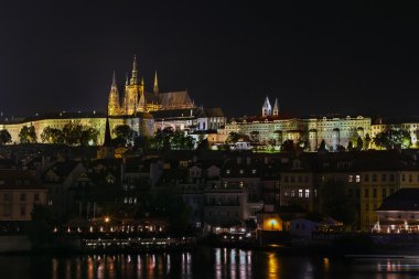 Prag 'ın gece manzarası