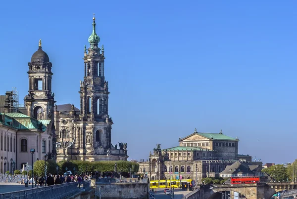 Widok katedry w Dreźnie i Semperoper, Drezno, Niemcy — Zdjęcie stockowe