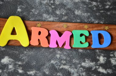 soyut silahlı kelime 