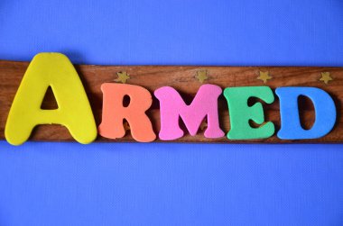 soyut silahlı kelime 