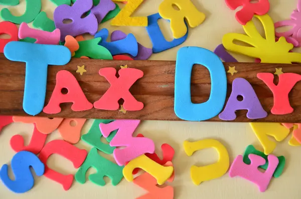 TAX DAY WORD ON ABSTRACT — Stock Photo, Image