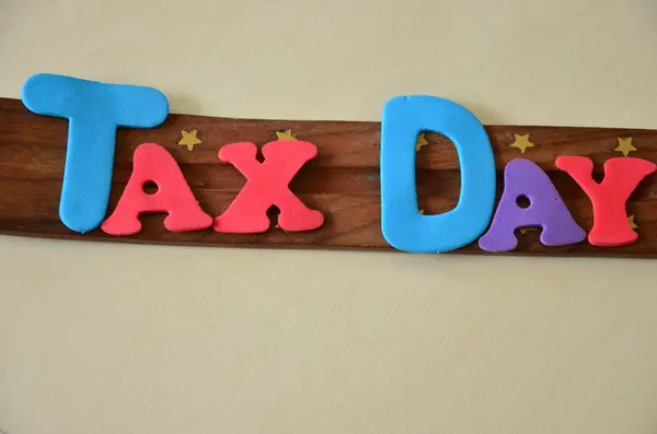 TAX DAY WORD ON ABSTRACT — Stock Photo, Image