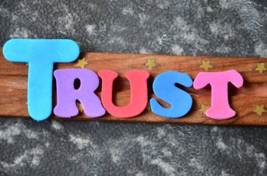 Kelime soyut olarak güven