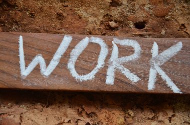 İşaretler çalışmayı gösteriyor. iş yerindeki iş yerindeki kavramsal fotoğraf çalışma yeri veya eski ahşap harfler üzerine yazılmış çalışma yeri
