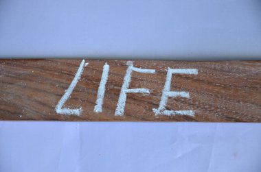 Tahta harflerle yazılmış 