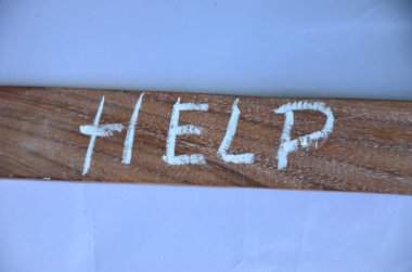 Sözcük yardımı ahşap harflerden yapılır