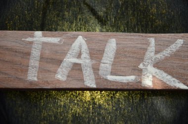 Tahta arka planda kelime konuşması