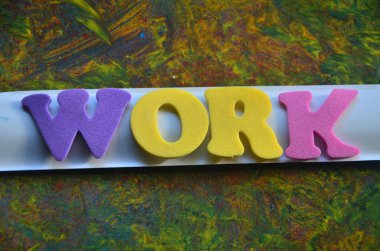 Renkli bir arkaplanda 