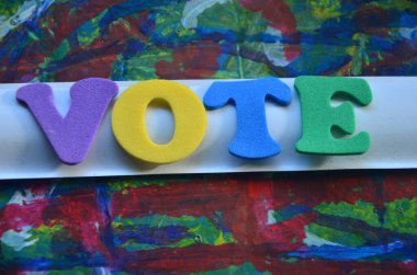 Oylama sözcüğüyle renkli harfler