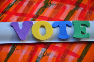 soyut renkli arkaplan için oylama kelimesi