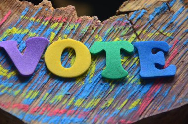 renkli bir arka plan üzerinde kelime oy