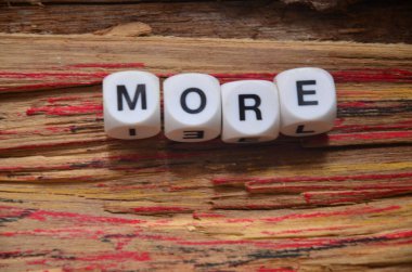 Tahta küplerle ilgili daha fazla bilgi. daha fazlası konsepti.