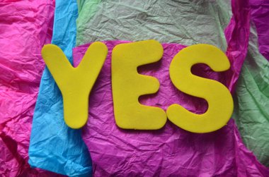 ba soyut arkaplanda evet kelimesi