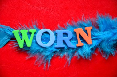 Soyut bir arkaplanda kürk kelimesi