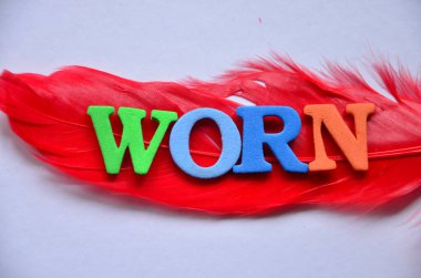 kırmızı soyut kelime