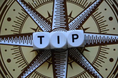 Kalemle ahşap küpte ipucu metni