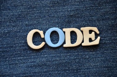 Ahşap arkaplanda kelime kodu