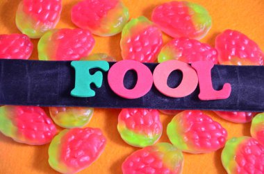 Soyut bir arkaplanda tatlı sözcük