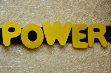 Soyut arkaplanda sözcük gücü