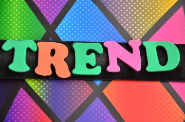 Kelime yazma eğilimi. Bir şeyin zamanı ya da yeri ya da yeri için kısa bir yol ya da çizgili çizgili karton.