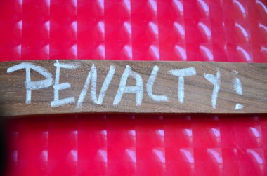 Tahta bir arka planda yazılmış sözcük