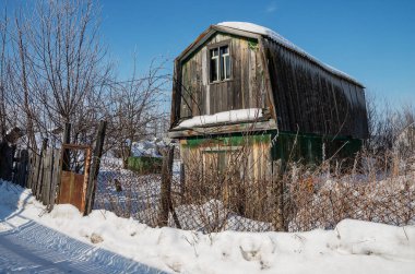 Dachas ve kışın banliyöde yazlık evler.