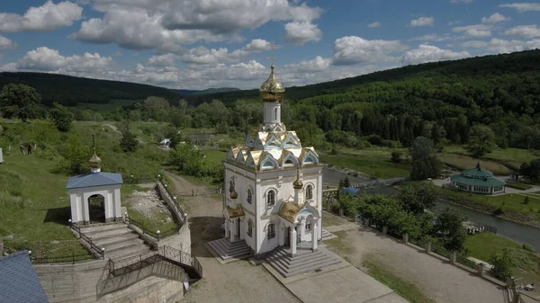 Krasnousolsk Oteli. Tanrı 'nın Annesi' nin Tabyn ikonu Kilisesi. Hava görünümü.