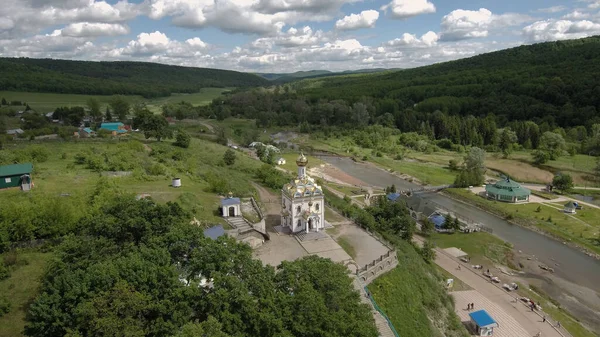 Krasnousolsk Oteli. Tanrı 'nın Annesi' nin Tabyn ikonu Kilisesi. Hava görünümü.