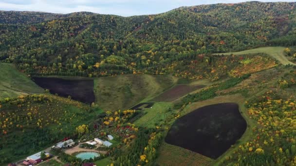 Altai Bergen Herfst Altayskoye Dorp Productiebasis Van Het Bedrijf Visterra — Stockvideo