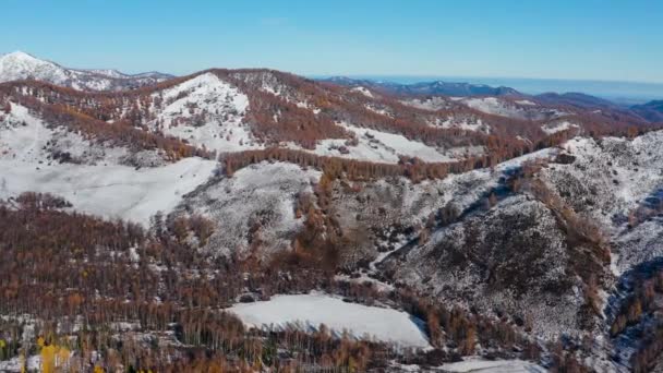 Altai Montanhas Outono Cume Seminsky Névoa Nas Montanhas Vista Aérea — Vídeo de Stock