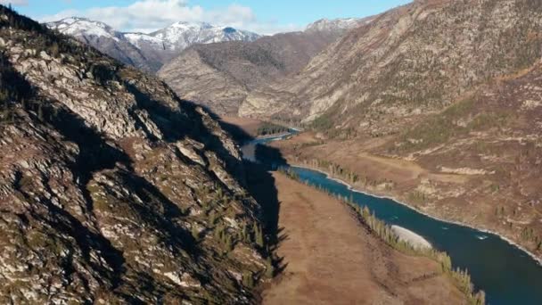 Sonbaharda Altai Dağları Saladzhar Tepesi Katun Nehri Hava Görünümü — Stok video