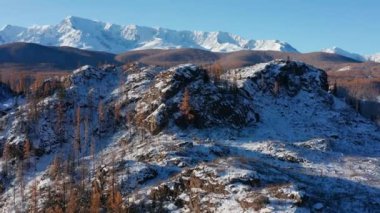 Kışın başında Altai Dağları. Kurai sırtı. Hava görünümü.