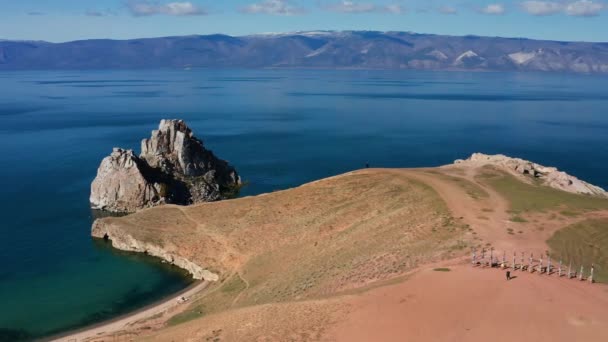 Het Baikalmeer Herfst Cape Burkhan Shamanka Rots Het Olkhon Eiland — Stockvideo