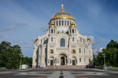 Yazın Kronstadt. Aziz Niklas 'ın Deniz Katedrali Harika İşçi.