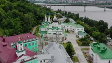 Nizhny Novgorod. İlk Çağrı St. Andrew Kilisesi ve Açıklama Manastırı 'nın manzarası. Hava görünümü.