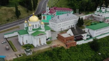 Nizhny Novgorod. İlk Çağrı St. Andrew Kilisesi ve Açıklama Manastırı 'nın manzarası. Hava görünümü.