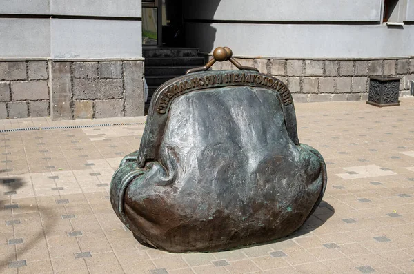 Nizhny Novgorod 城市的标志是Sarovbusinessbank的建筑 钱包的青铜雕塑 — 图库照片