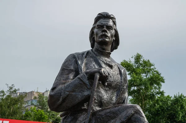 Nizhny Novgorod. Maxim Gorky Anıtı.