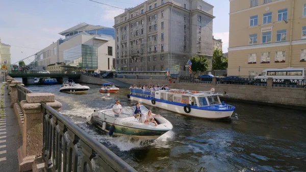 Sankt Petersburg Łodzie Wycieczkowe Kanale Kryukowskim — Zdjęcie stockowe
