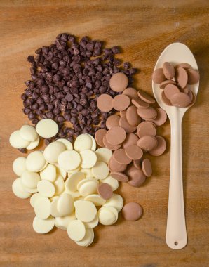 Kaşık çikolata morsels kazık