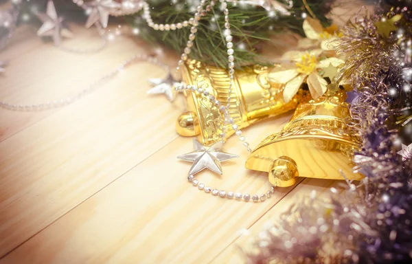 Campane d'oro decorazione natalizia — Foto Stock