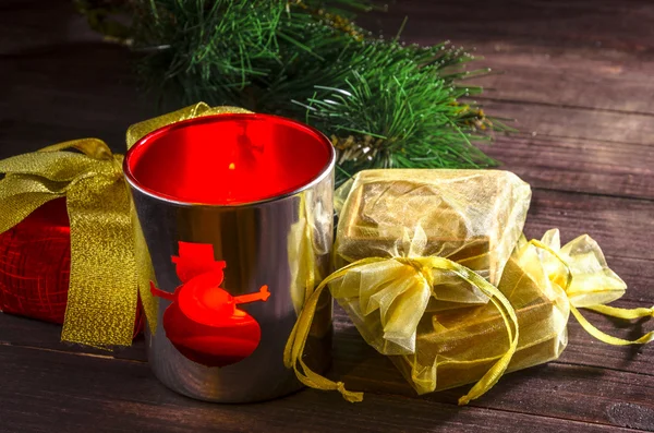 Christmas decorations candle in jar and gift box — Stock Photo, Image
