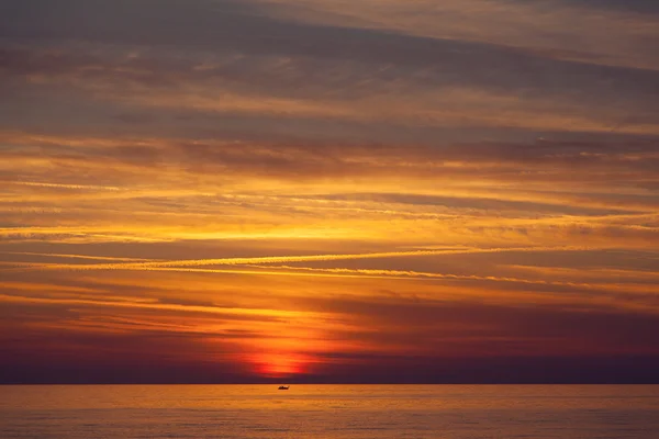 Vacker solnedgång vid Medelhavet — Stockfoto