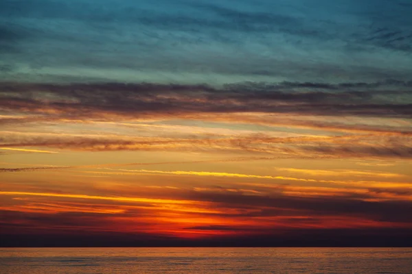 Denizde güzel bir gün batımı