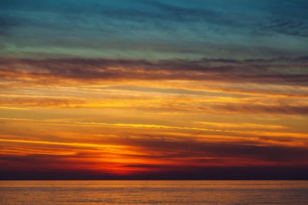 Vacker solnedgång vid Medelhavet — Stockfoto