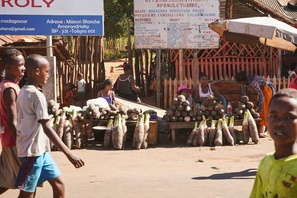 Toliara Madagascar Mayo 2019 Mujeres Locales Malgaches Desconocidas Que Venden — Foto de Stock