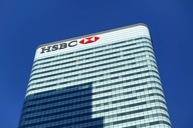 Londra, Birleşik Krallık - 3 Şubat 2019: 8 Kanada Meydanı, Canary Wharf 'taki HSBC Holding' in dünya karargahında güneş parlıyor. 1865 yılında dünyanın en büyük 7. bankası olarak kurulmuştur.