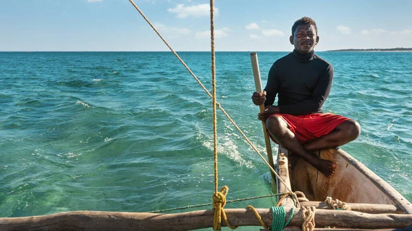 Anakao Madagaskar Mei 2019 Onbekende Malagassische Visser Rug Van Zijn — Stockfoto