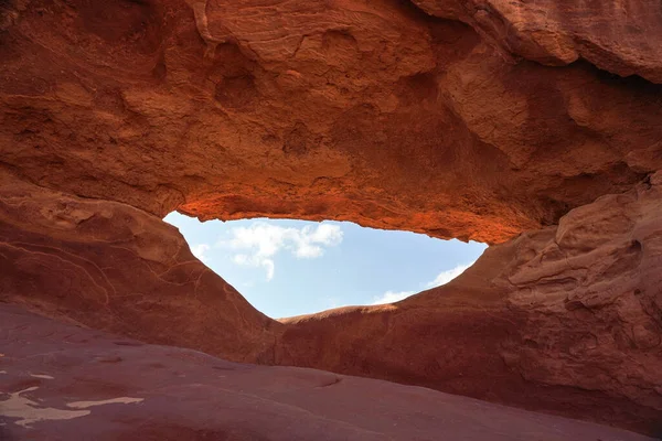 Piccola Formazione Archi Piccole Finestre Rocciose Nel Deserto Wadi Rum — Foto Stock